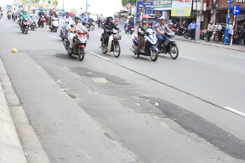 Tái lập mặt đường quá cẩu thả