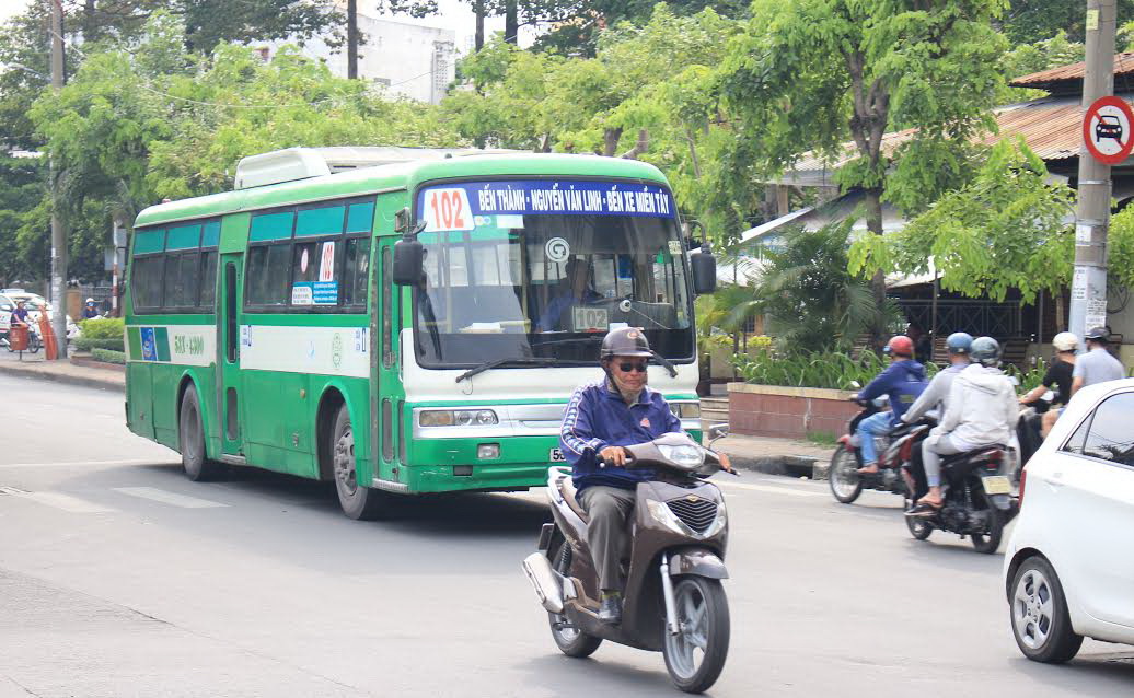 
Các chủ xe buýt tuy&ecirc;́n 102 v&acirc;̃n chưa nh&acirc;̣n được ti&ecirc;̀n trợ giá mà C&ocirc;ng ty &ldquo;ăn chặn&rdquo;

