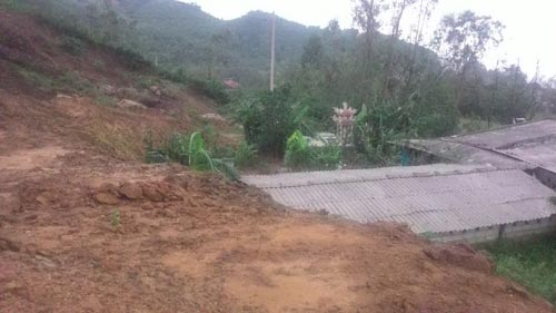 Sống thấp thỏm dưới mỏ đất