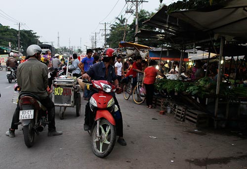 Dân than trời vì chợ cóc