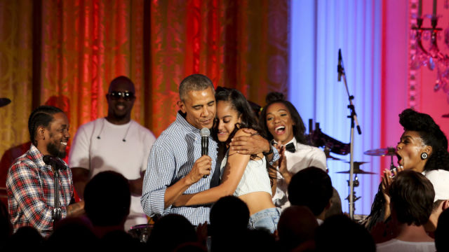 Tổng thống Obama hát mừng sinh nhật con gái