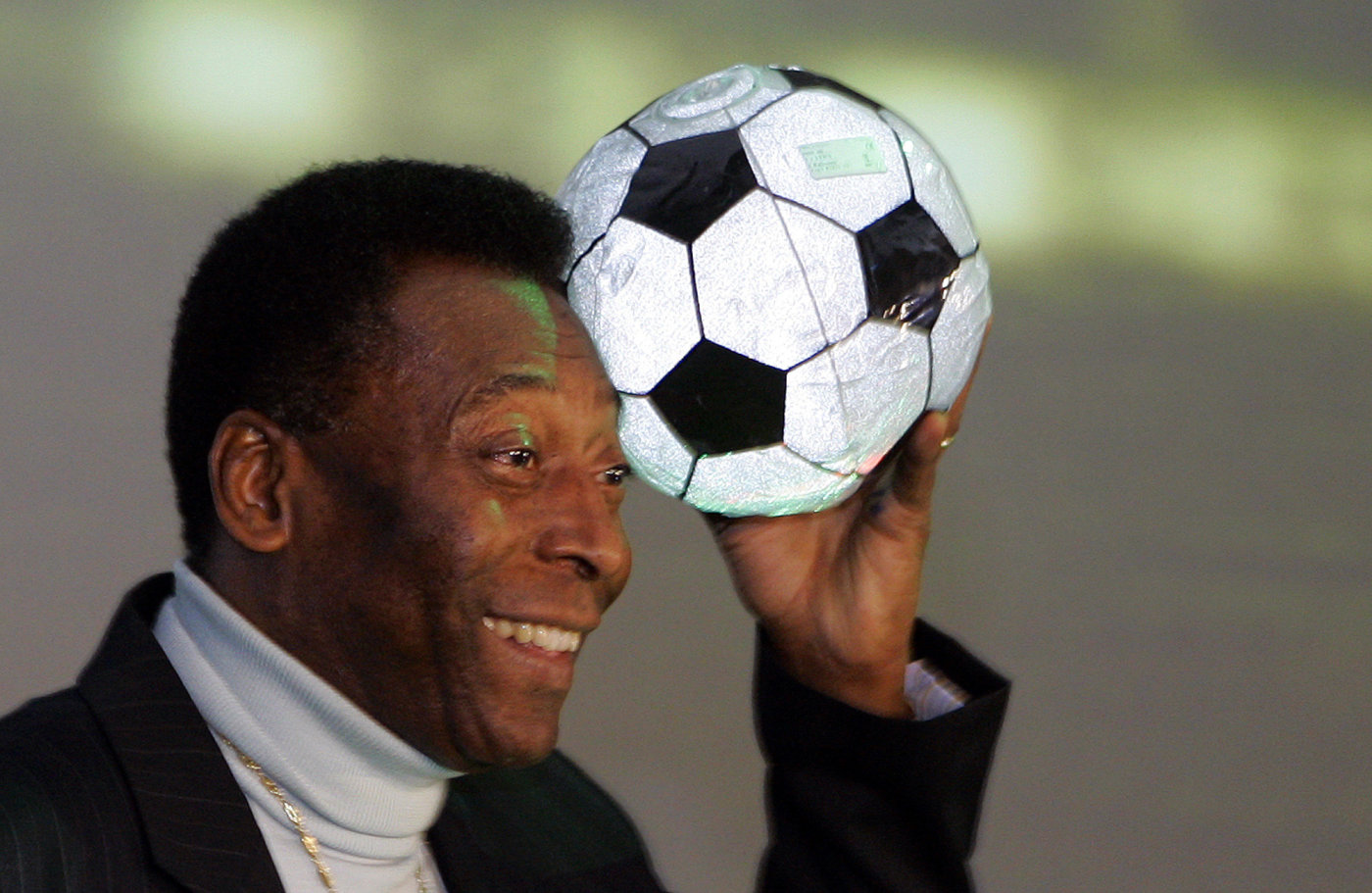 "Vua bóng đá" Pele kiện tập đoàn Samsung