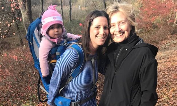 Bà Clinton đang ở đâu?