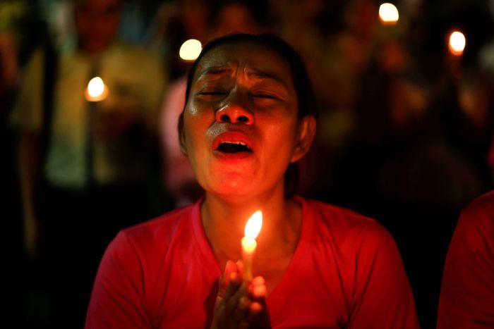 Người dân đau buồn khi hay tin quốc vương băng hà. Ảnh: Reuters