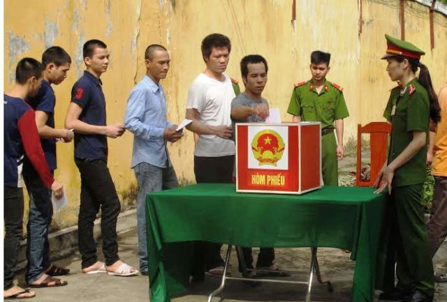 Bố Chủ tịch xã, con Bí thư đoàn cùng rớt HĐND tại 1 tổ bầu cử