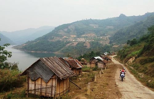 Người dân bị vạ lây