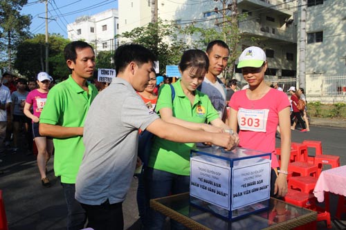 Ấm áp Tháng Công nhân