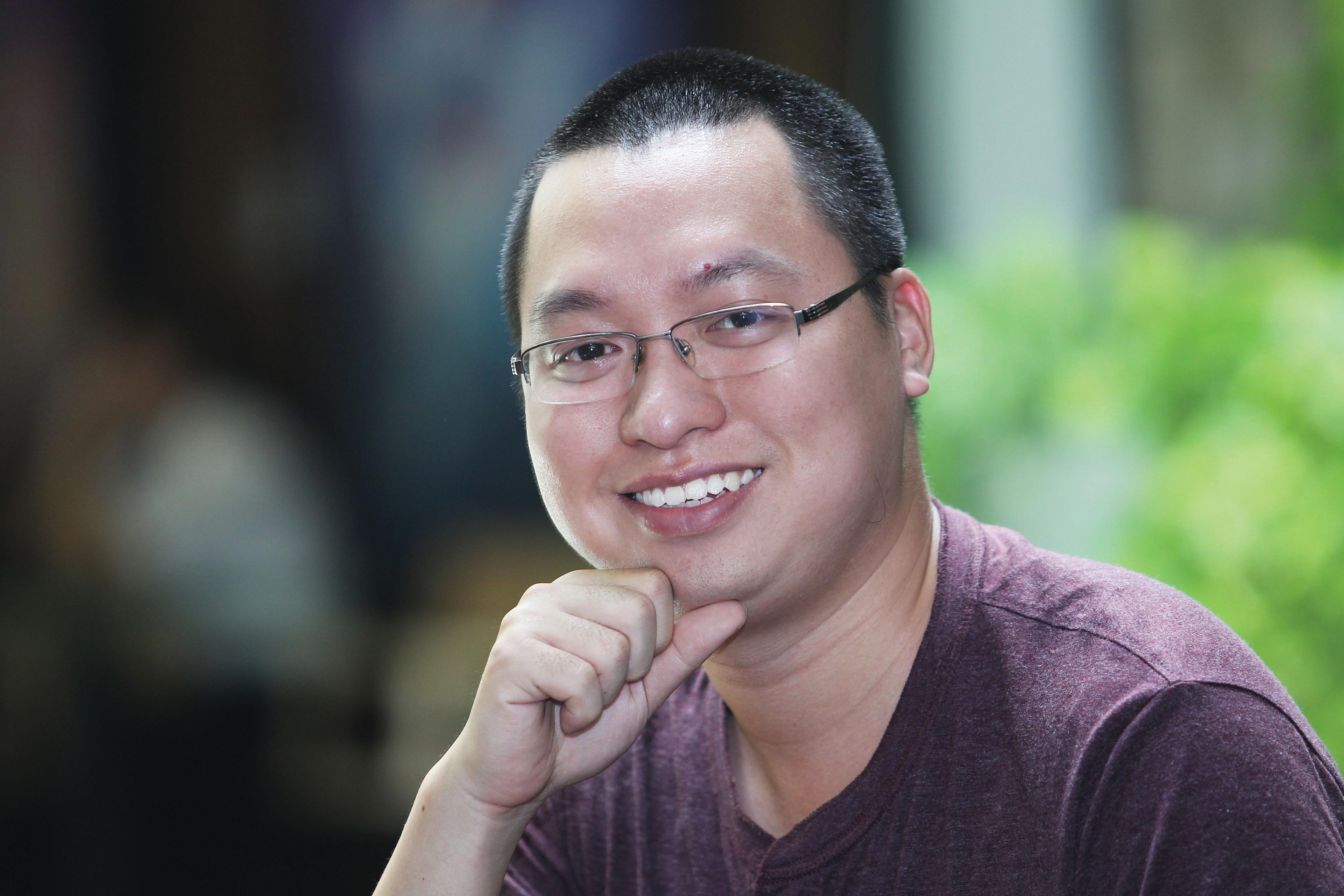 TÔN VINH DOANH TRÍ (*): Bỏ lương ngàn đô, theo tiếng đàn