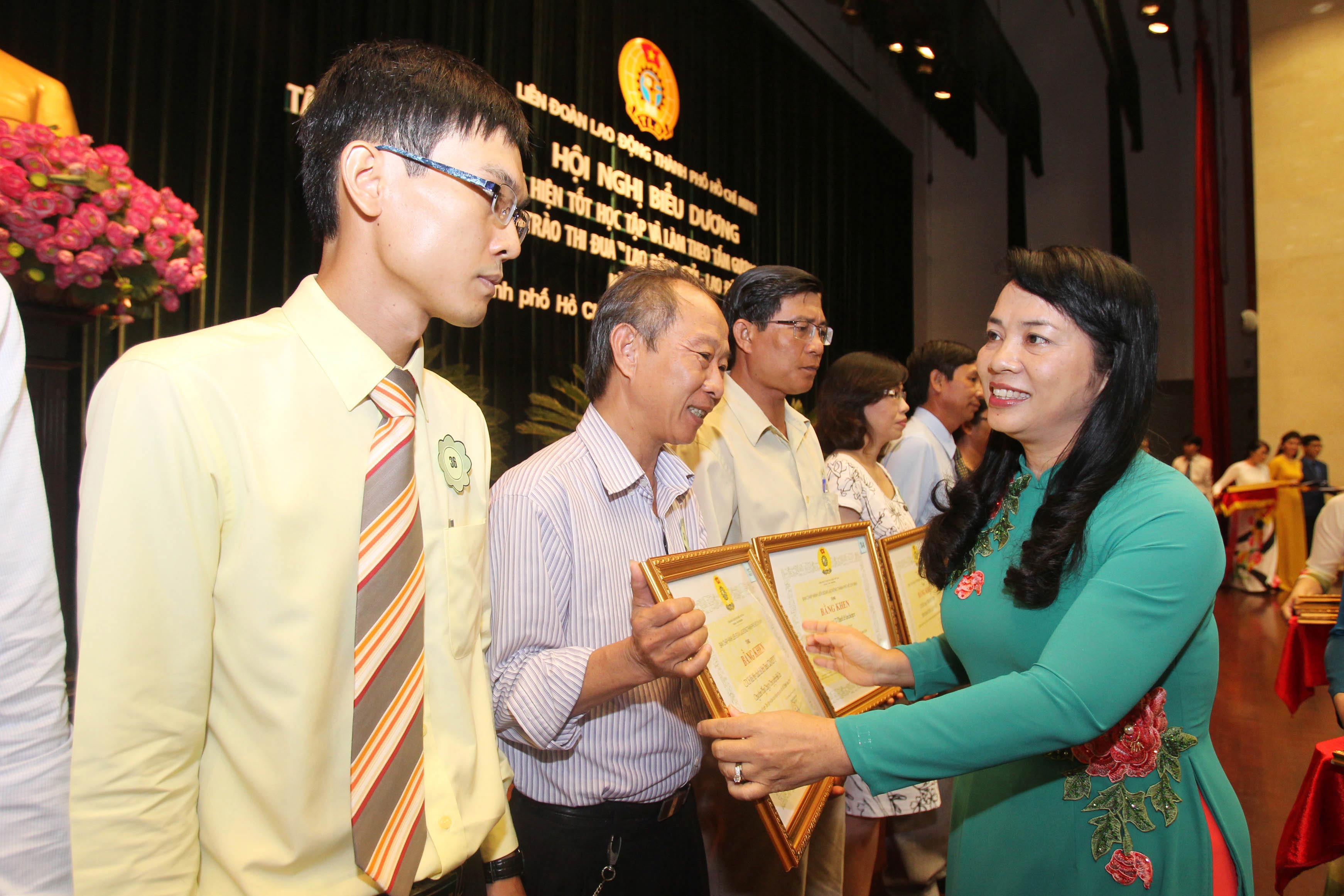 Học Bác để hoàn thiện hơn
