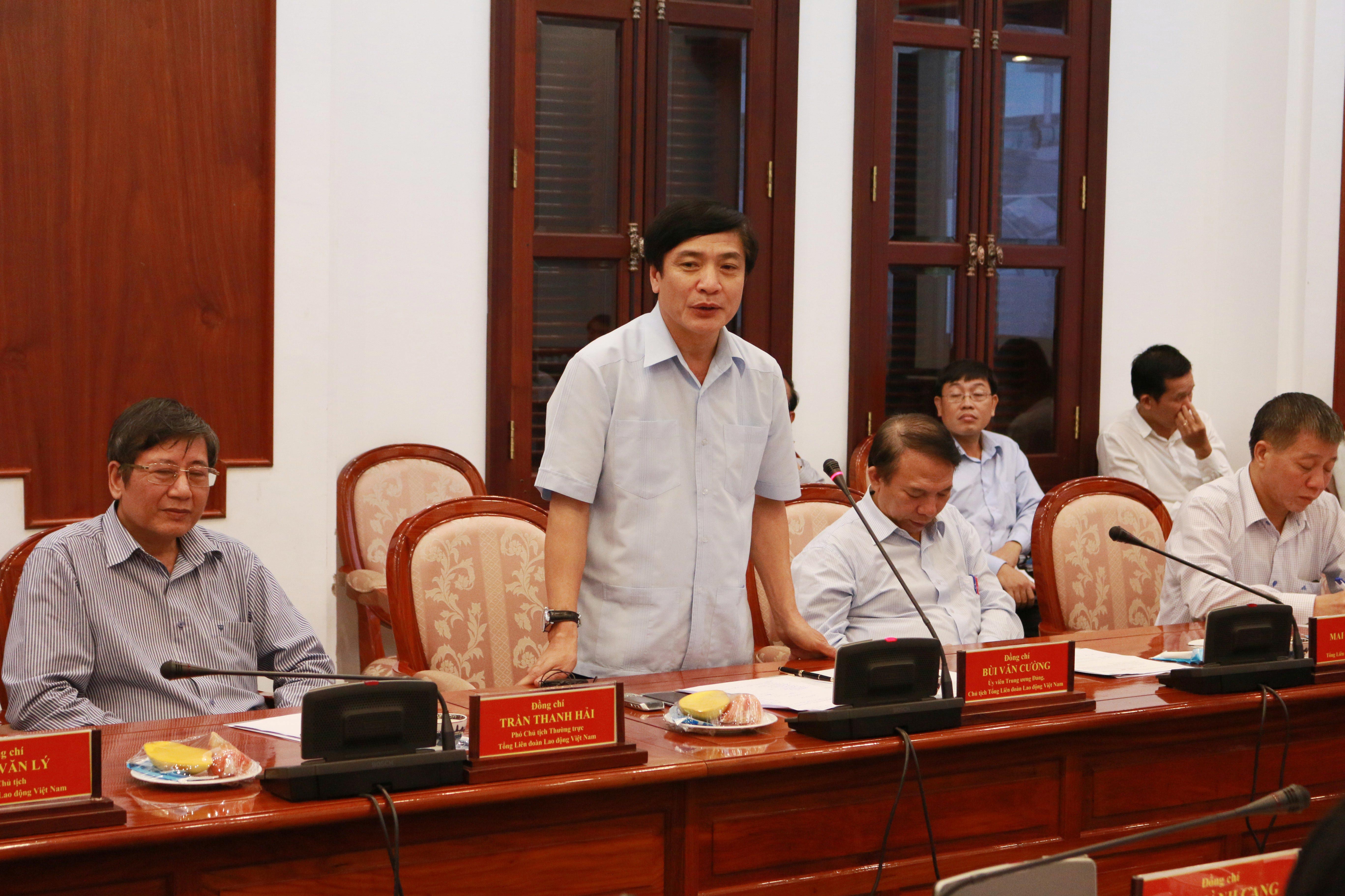 Bàn cách chăm lo công nhân tốt hơn
