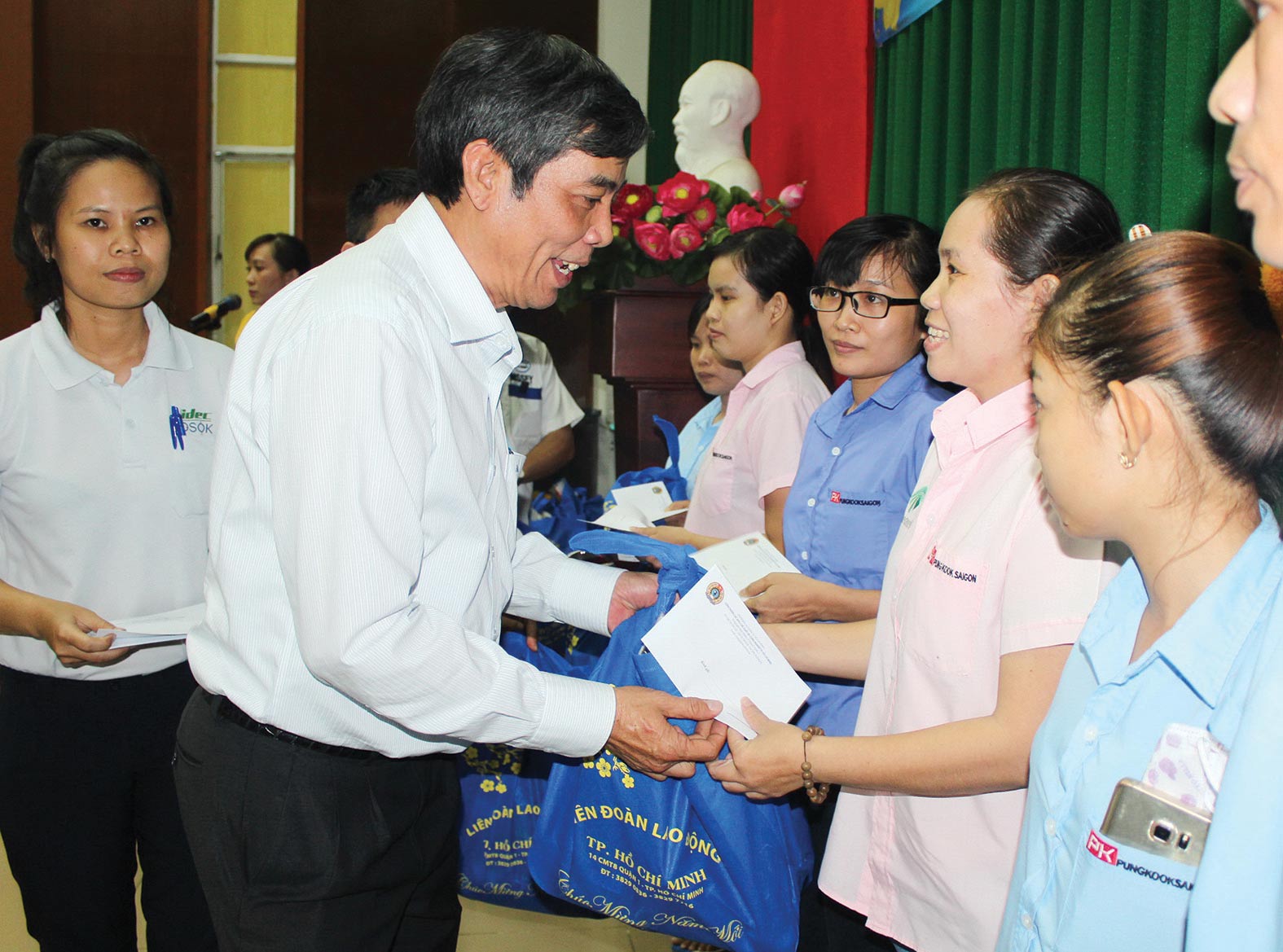Xuân ấm áp, nghĩa tình