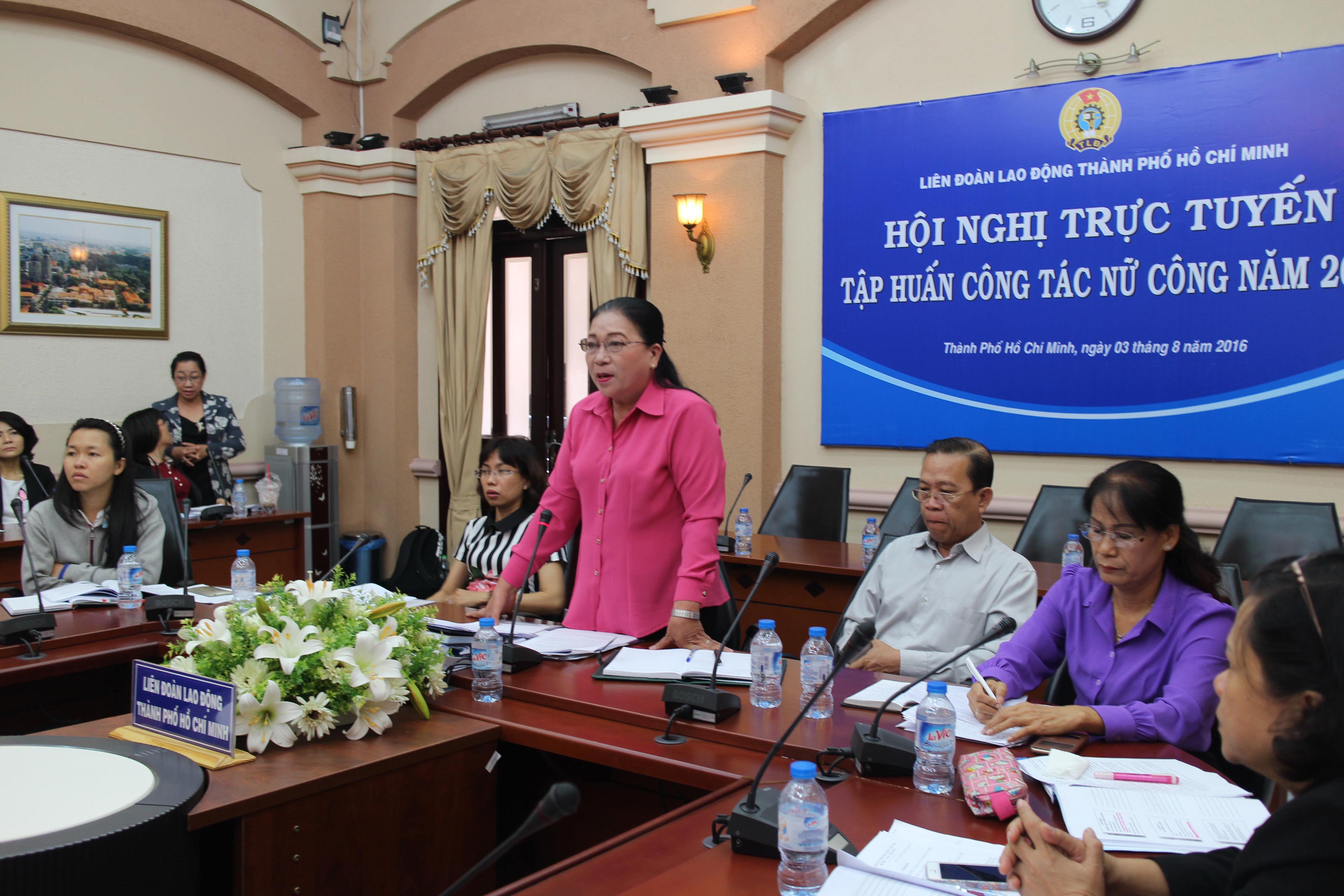 Lao động nữ dễ mất việc làm