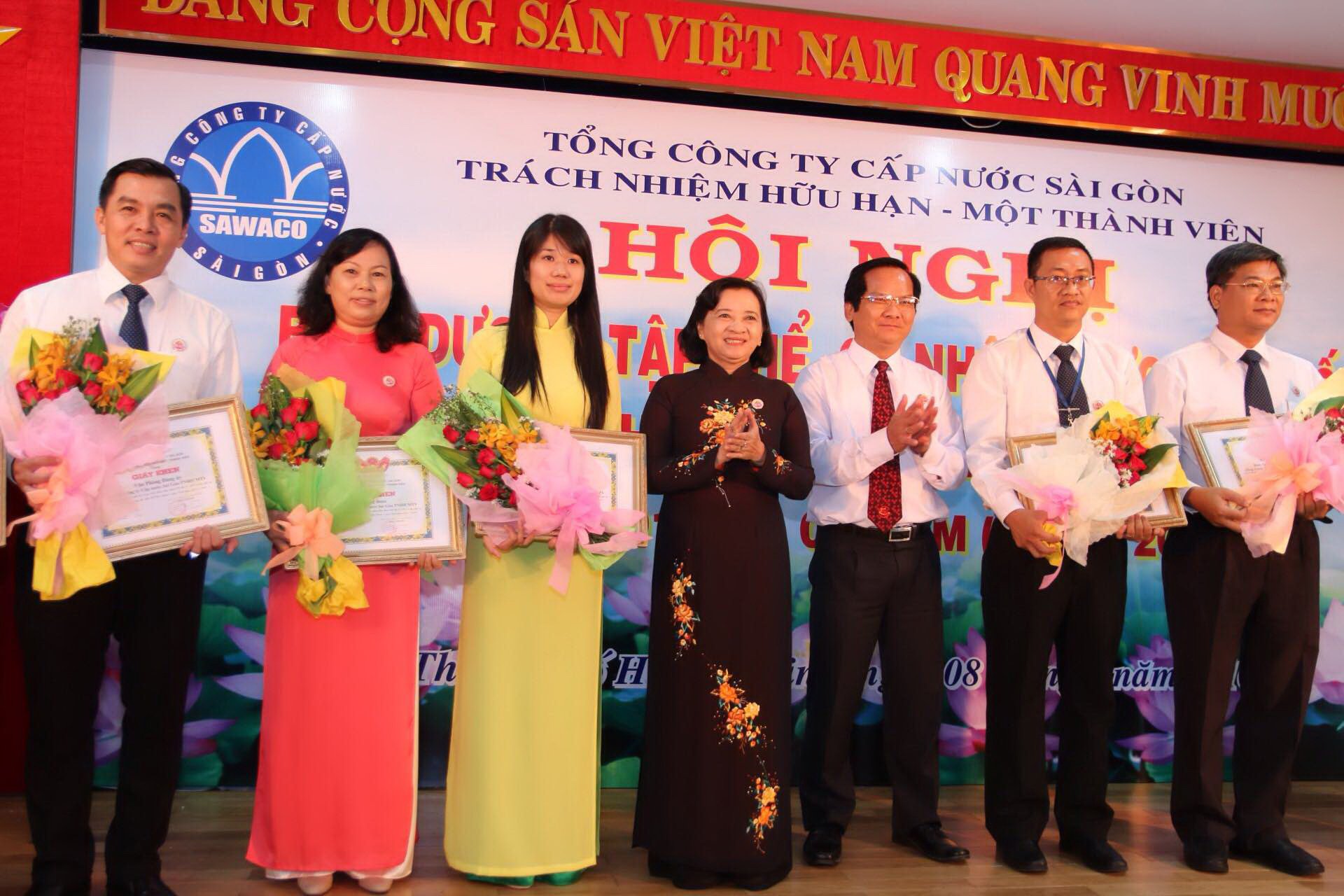 Học Bác, nói đi đôi với làm