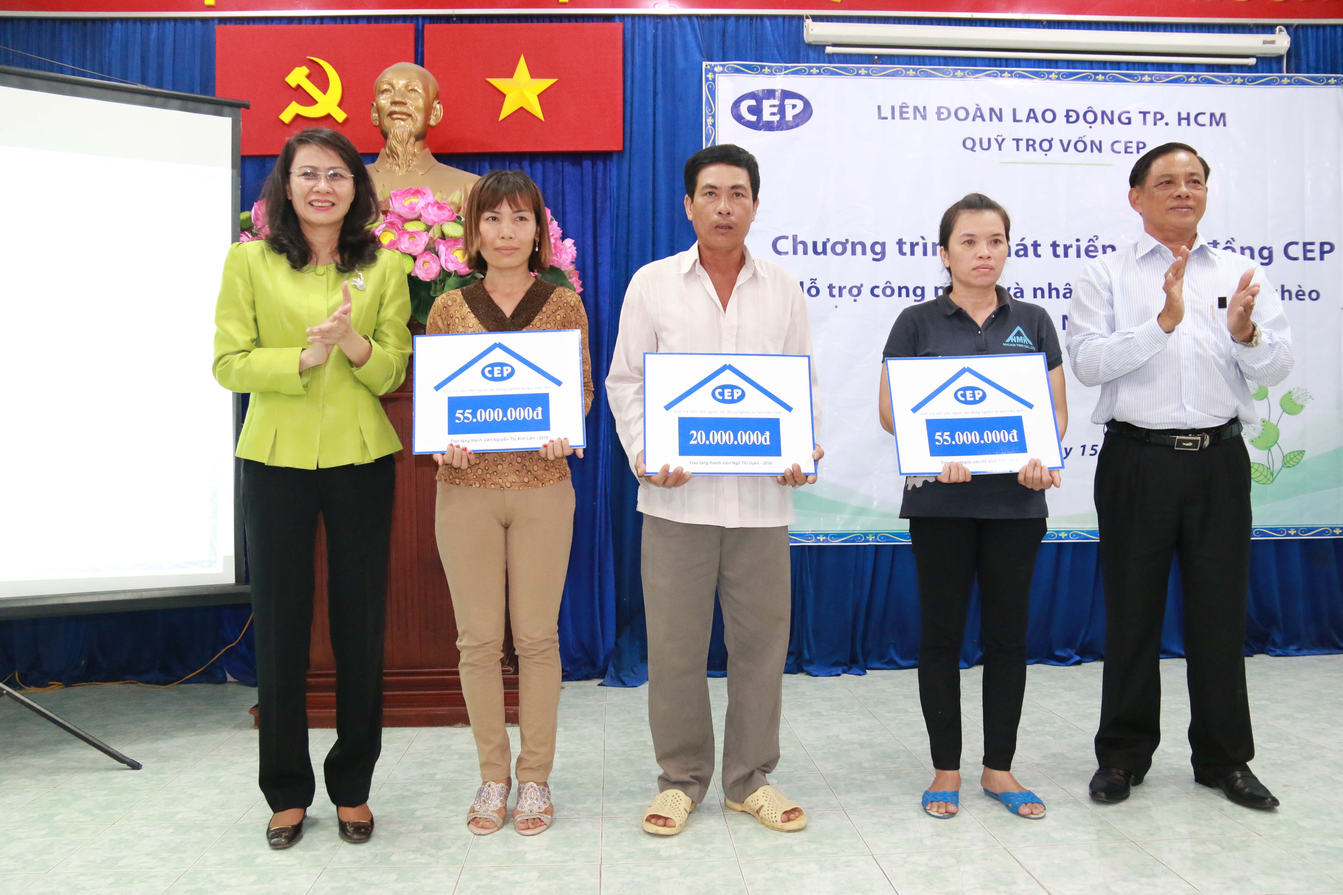 Hơn 200 triệu đồng hỗ trợ thành viên nghèo