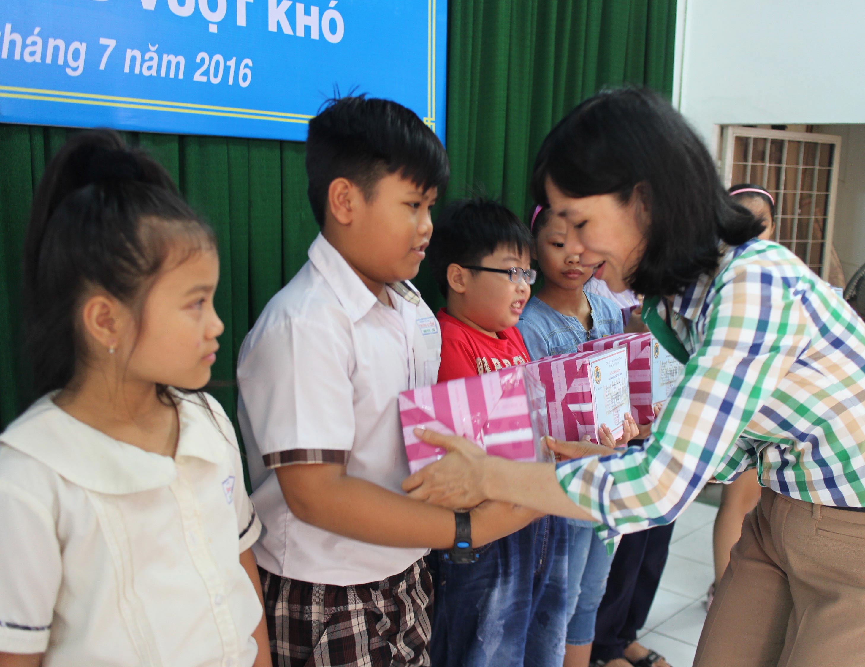 Gần 1,2 tỉ đồng chăm lo cho con CNVC-LĐ