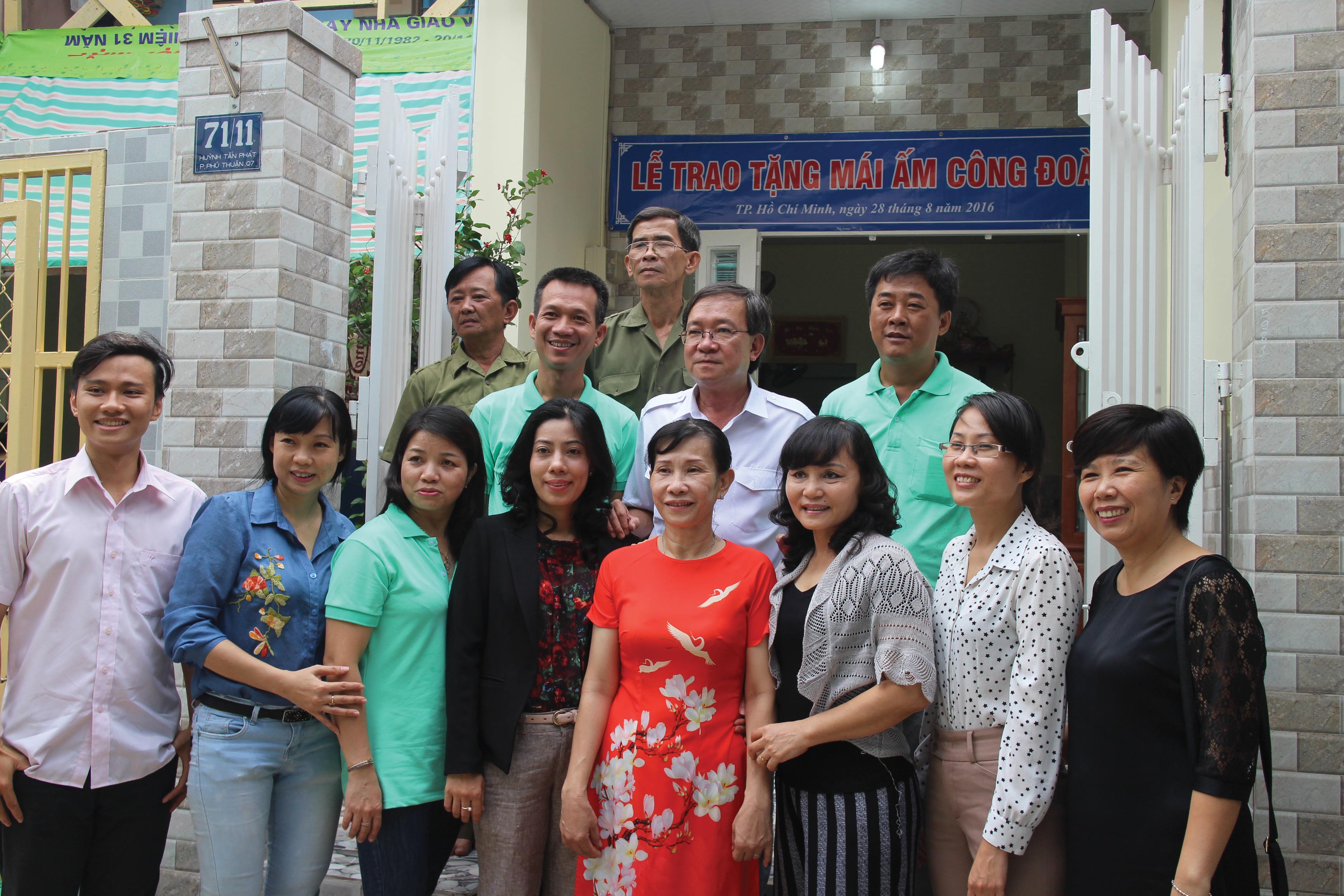 Tặng 52 “Mái ấm đoàn viên”