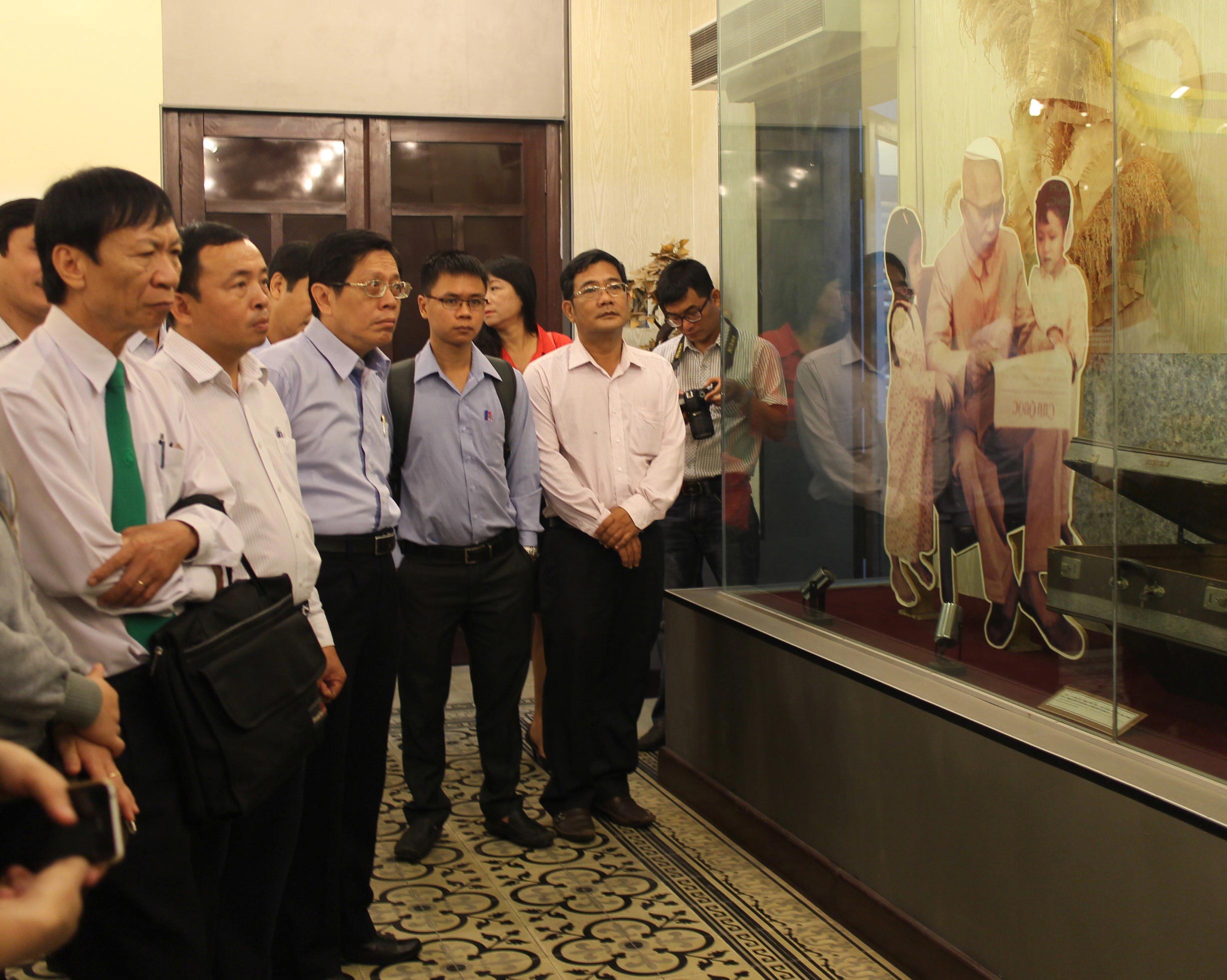 Thi đua chào mừng ngày sinh Bác Tôn