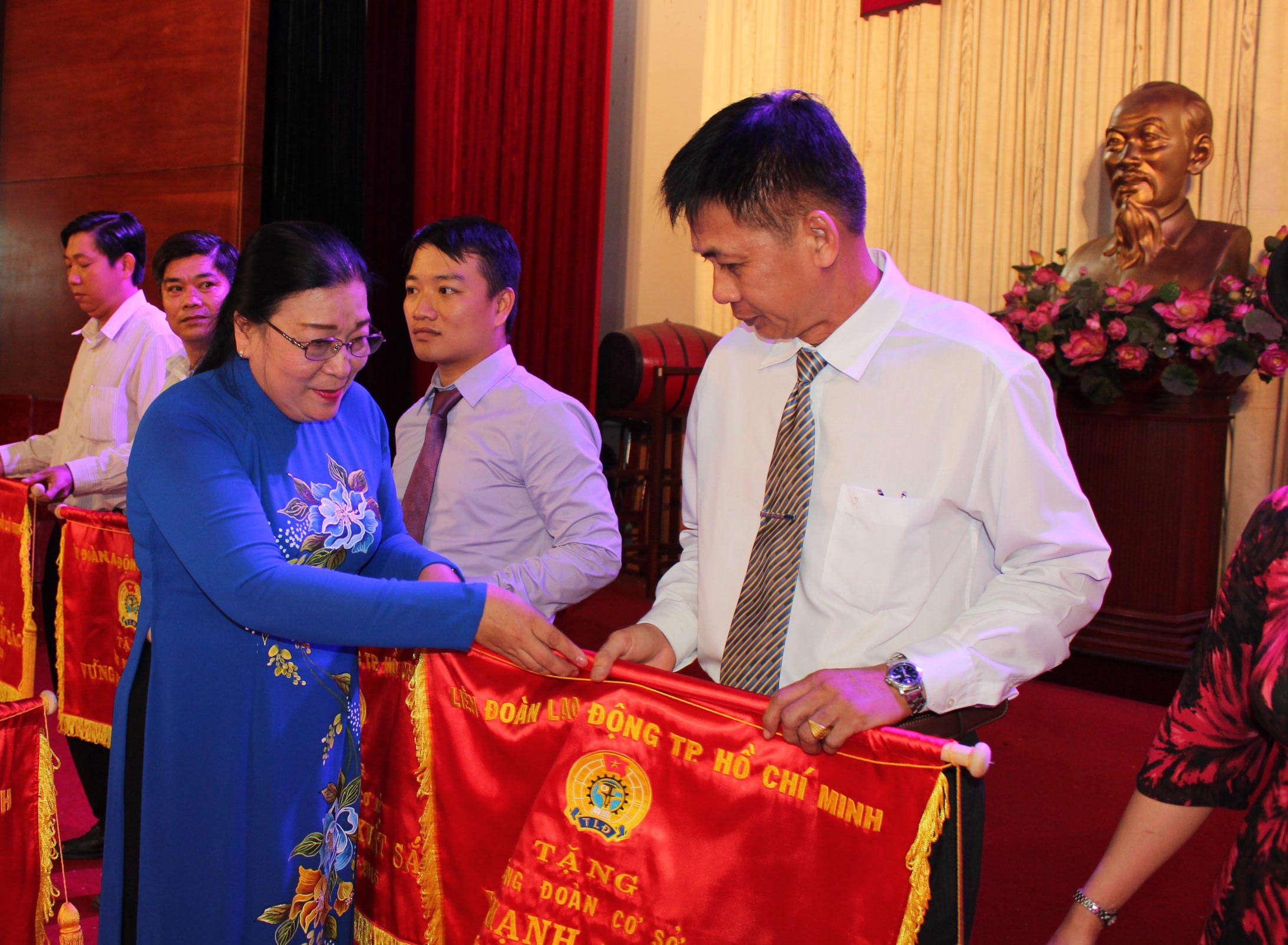 Hơn 6,5 tỉ đồng chăm lo cho đồng nghiệp khó khăn