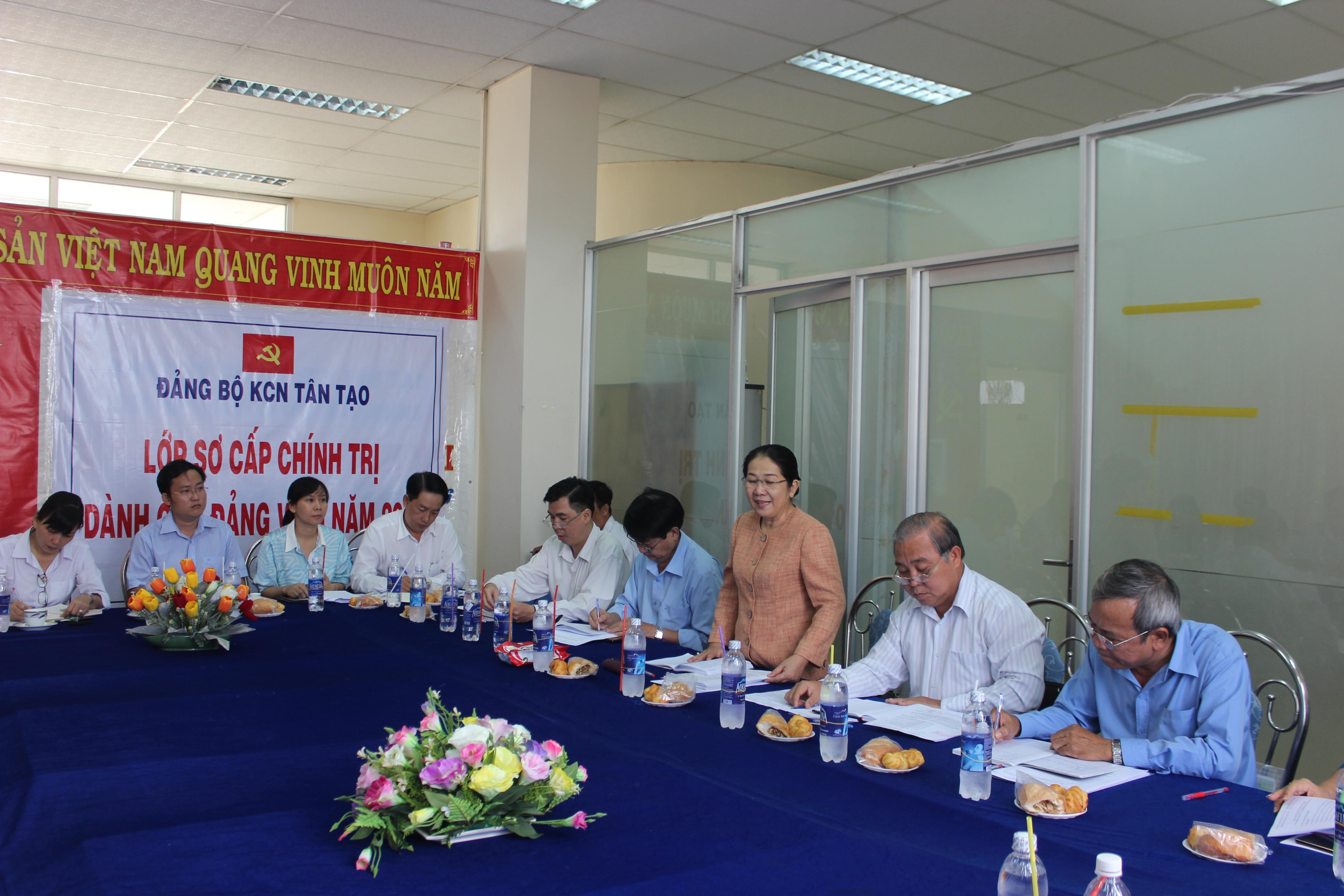 Ph&oacute; B&iacute; thư Th&agrave;nh ủy TP HCM V&otilde; Thị Dung ph&aacute;t biểu tại cuộc họp