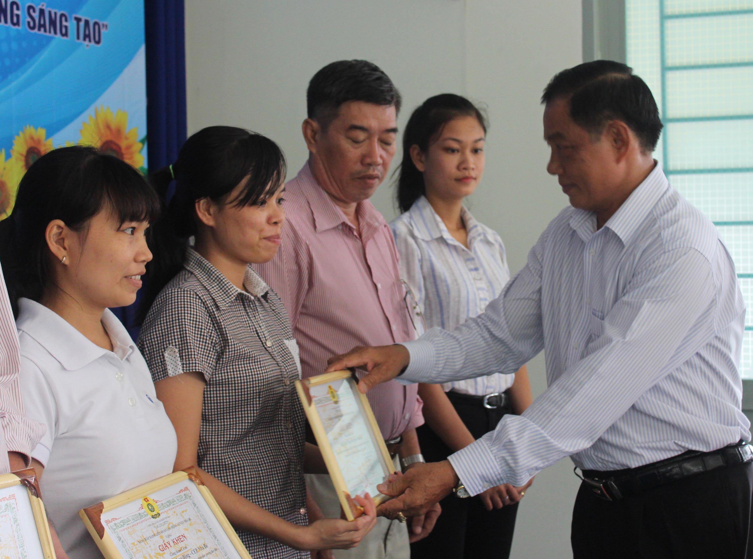 Biểu dương cá nhân tiêu biểu học tập Bác