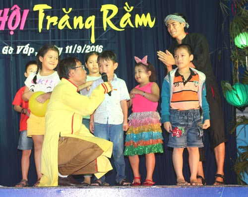 Trung thu đầy ắp niềm vui, tiếng cười