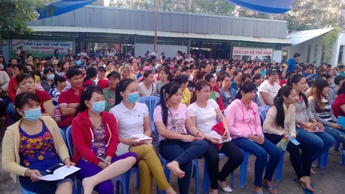 Đ&ocirc;ng đảo CNVC-LĐ tham dự ng&agrave;y hội ph&aacute;p luật tại Nh&agrave; Văn h&oacute;a Lao động quận B&igrave;nh T&acirc;n, TP HCM