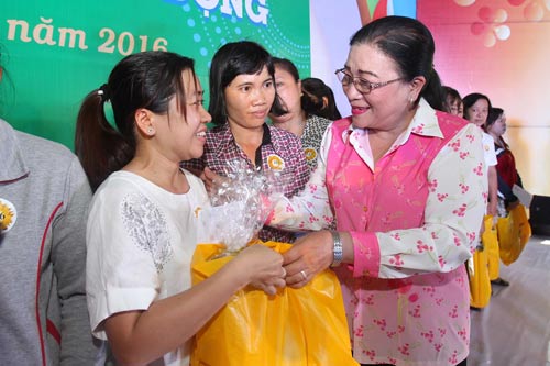 Tôn vinh điển hình học tập và làm theo Bác