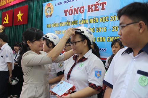 Động viên con CNVC-LĐ khó khăn