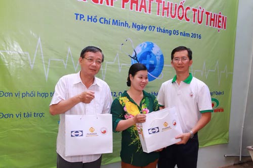 Khám bệnh, phát thuốc miễn phí cho người nghèo