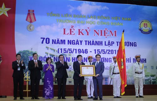 Trường Đại học Công đoàn đón nhận Huân chương Hồ Chí Minh