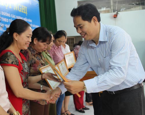 Tuyên dương 35 gương phụ nữ 2 giỏi