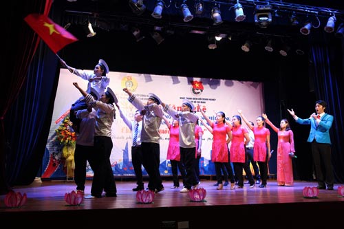 CNVC-LĐ tham gia hội diễn “Tổ quốc và tình yêu”