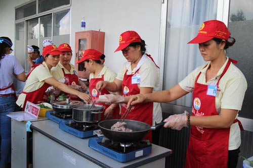 Tuyên truyền bữa ăn an toàn cho công nhân