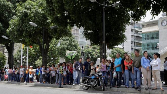 Dân Venezuela phải bớt ngủ 30 phút để tiết kiệm điện