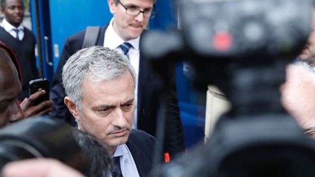 Chelsea thua kiện, xin lỗi bác sĩ Carneiro ngay tại tòa
