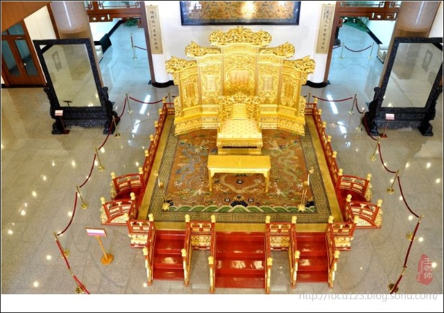 Cơ ngơi 25.000m2 toàn gỗ 'quý hơn vàng' của vợ chồng Đường Tăng