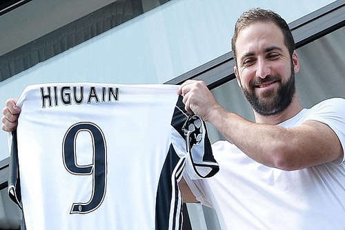 Higuain nhận áo số 9 tại Juventus