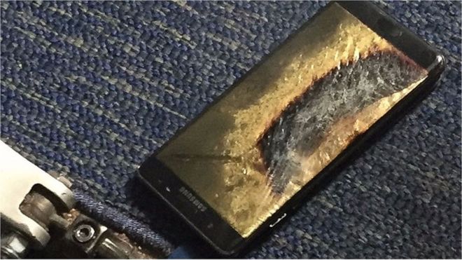 Galaxy Note 7 bản mới bốc khói, cả máy bay sơ tán