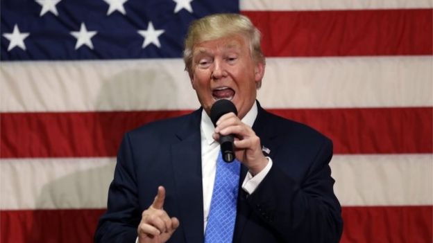 Ông Trump xin lỗi vì phát ngôn tục tĩu về phụ nữ