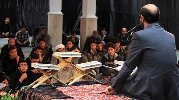 Ông Tousi là một trong những người ngâm kinh Koran nổi tiếng nhất Iran. Ảnh: IQNA