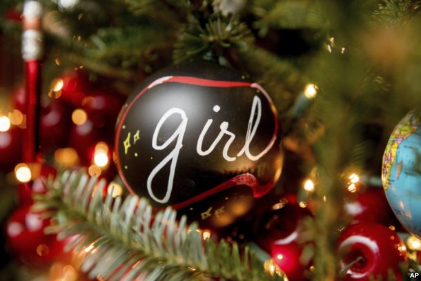Quả châu có chữ girl. Ảnh: AP