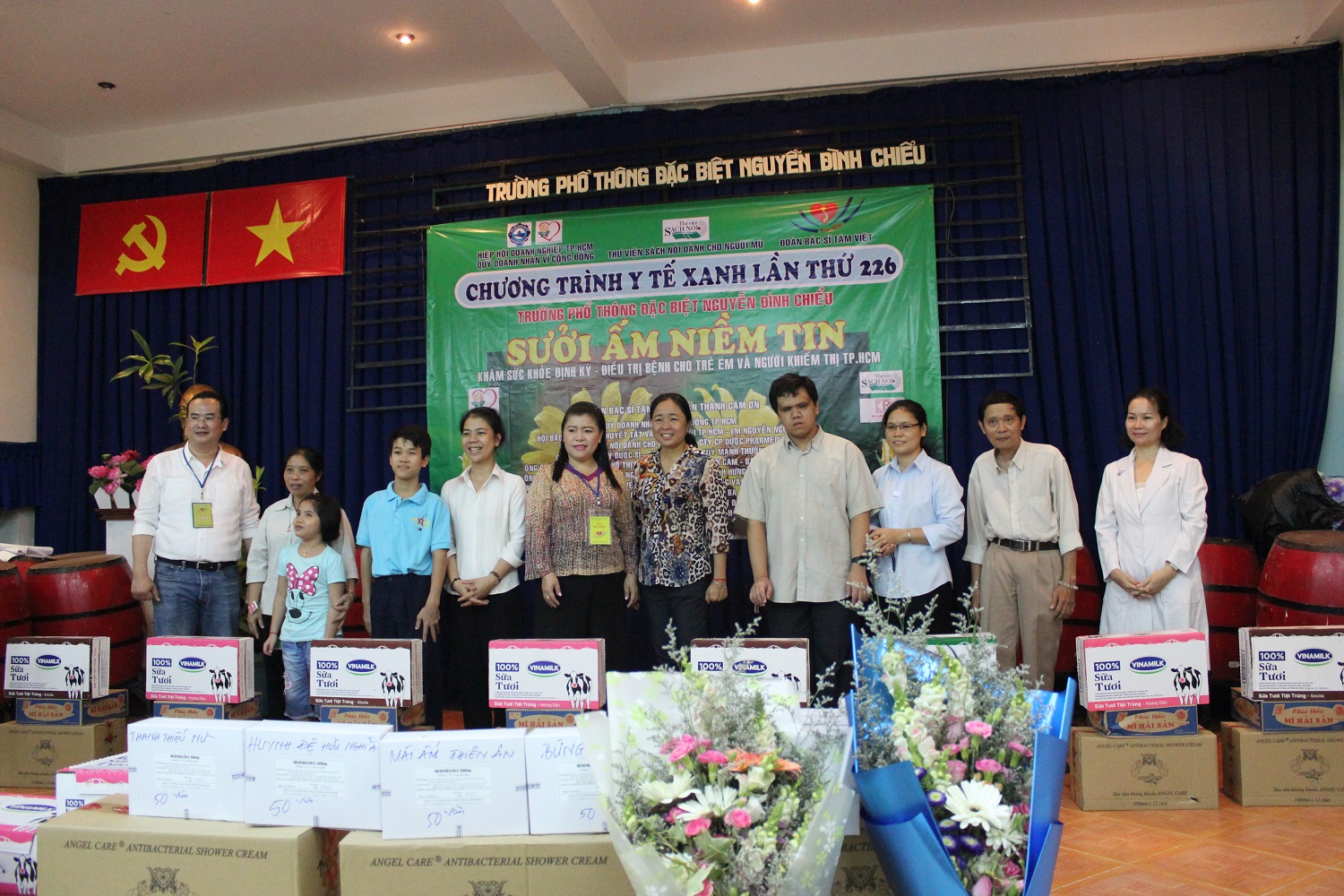 Sưởi ấm niềm tin 2016: Thông điệp về tình yêu thương