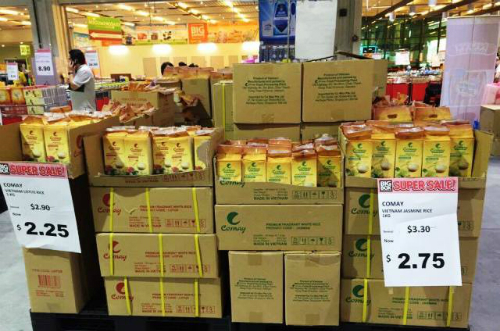 Gian nan đưa gạo Cỏ May vào siêu thị Singapore