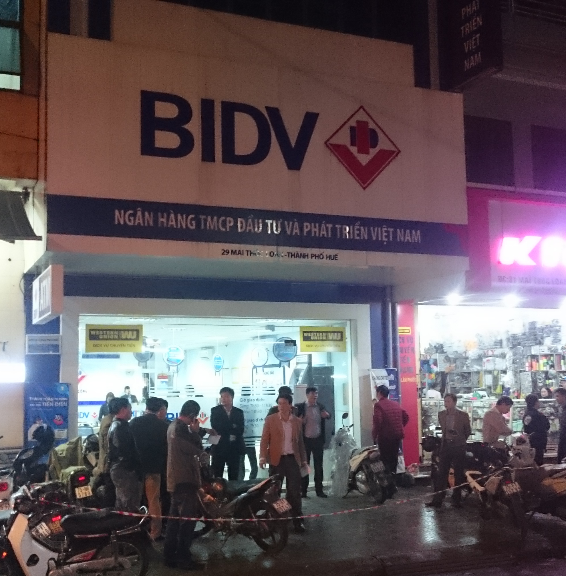 
Chi nh&aacute;nh BIDV tại đường Mai Th&uacute;c Loan, TP Huế, nơi xảy ra vụ nghi cướp.
