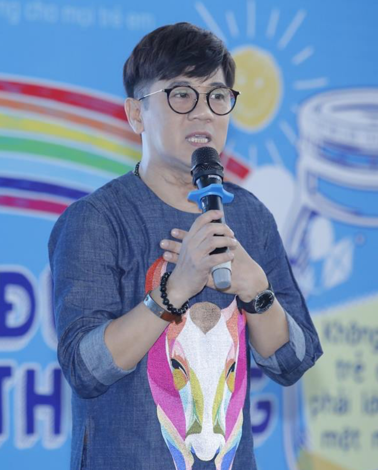 NSƯT Thành Lộc trong chương trình ra mắt dự án Lọ đựng tình thương