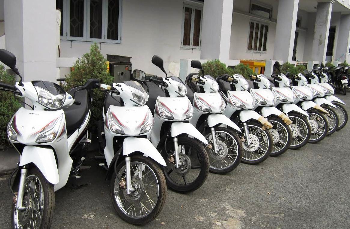 
17 chiếc xe m&aacute;y được c&ocirc;ng an thu giữ, trả lại cho doanh nghiệp
