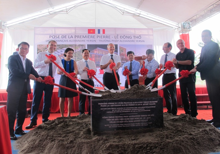 Hà Nội: Đặt phiến đá tại trường Pháp có học sinh 20 quốc tịch