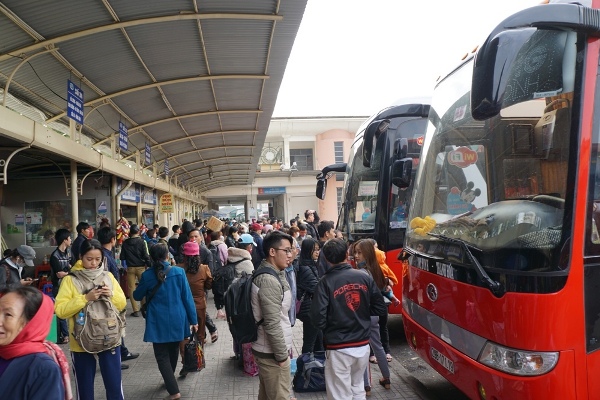 Nhiều người không bắt được xe