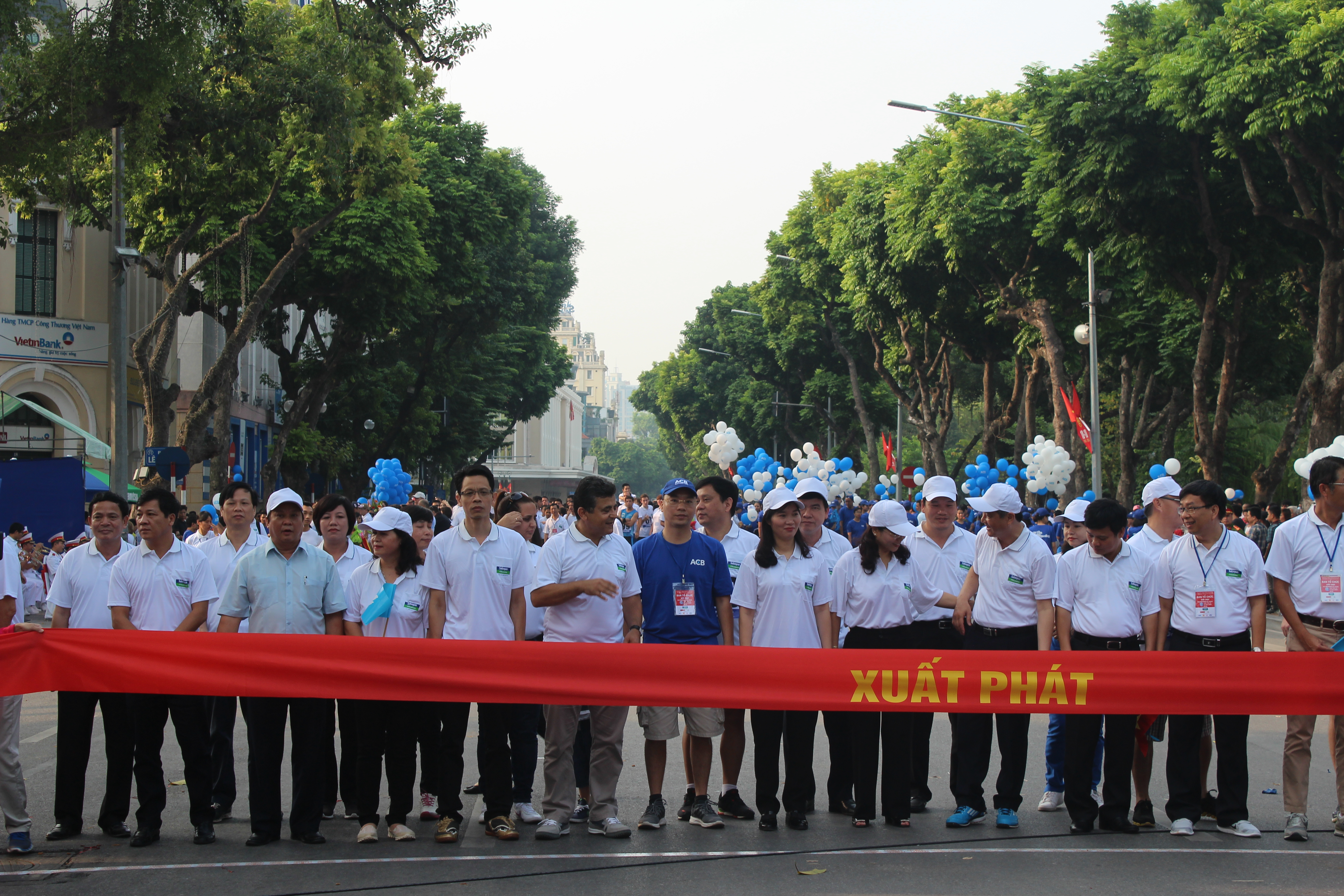 Các vận động viên vào vạch xuất phát