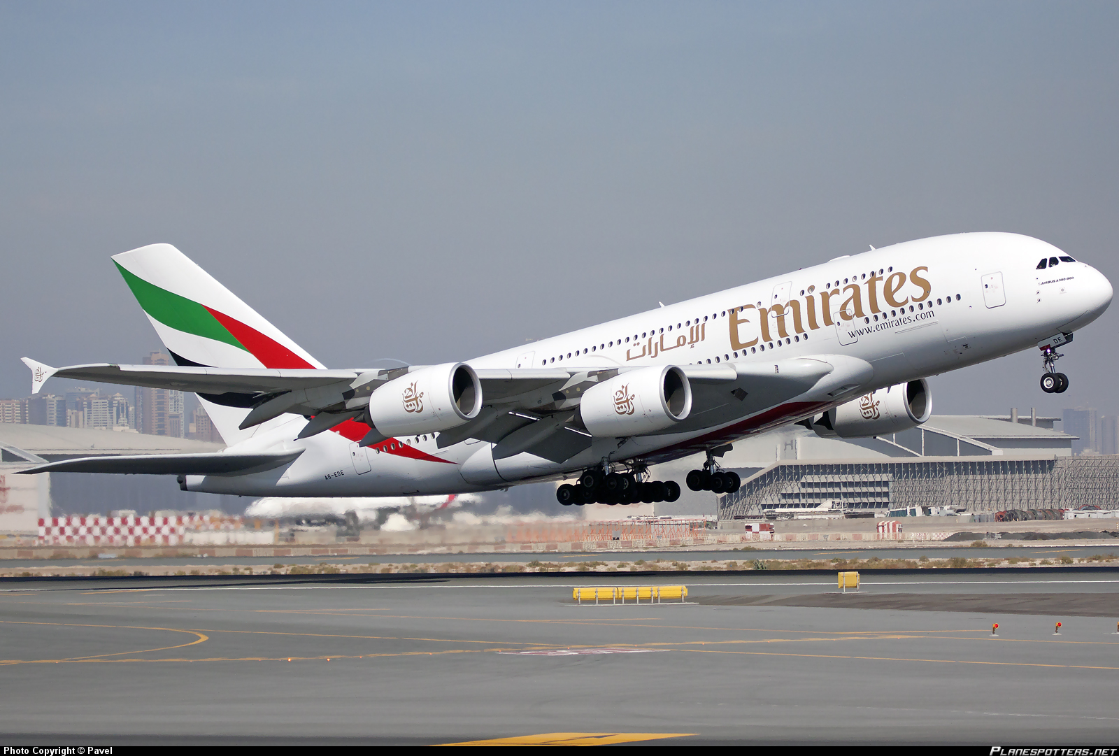 Khách Trung Quốc đi lậu vé máy bay đến Dubai... làm ăn xin